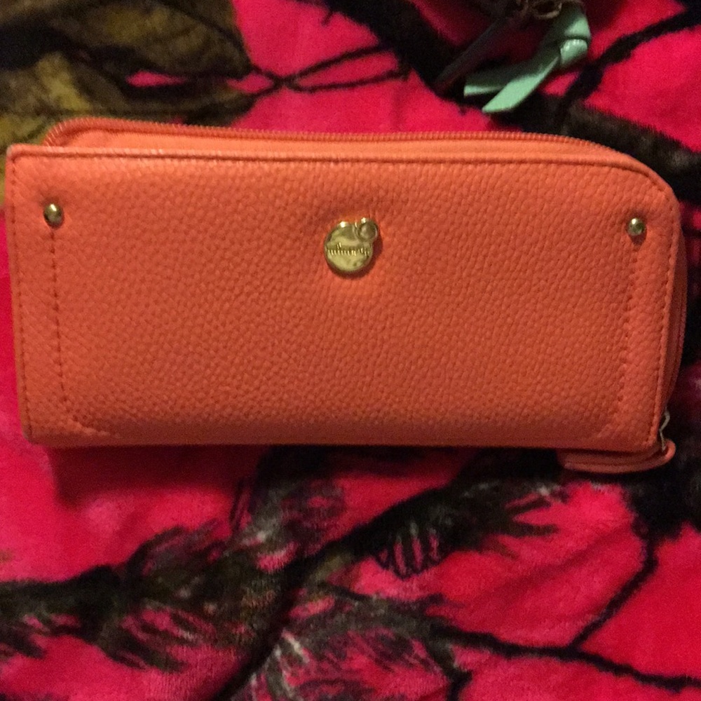 ISO THIS WALLET
